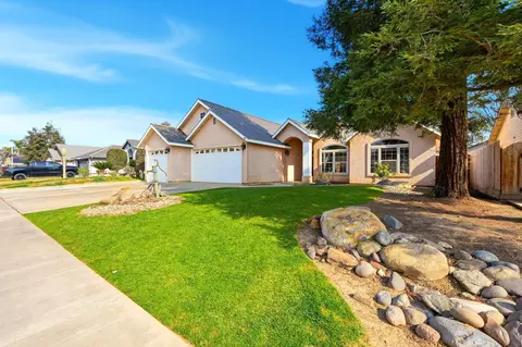 Exterior - 609 Rolling Hills St, Exeter, CA 93221 photo 5 of 9
