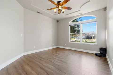 Living - 609 Rolling Hills St, Exeter, CA 93221 photo 6 of 7