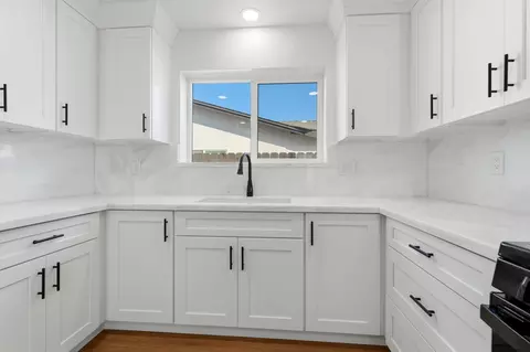 Kitchen - 109 Whittier Ct, Exeter, CA 93221 photo 5 of 5