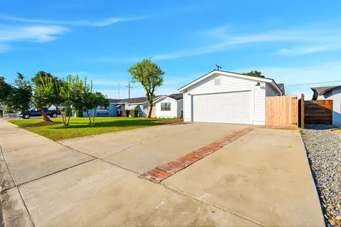 Exterior - 109 Whittier Ct, Exeter, CA 93221 photo 5 of 12