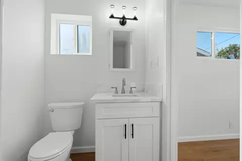 Bath - 109 Whittier Ct, Exeter, CA 93221 photo 4 of 5