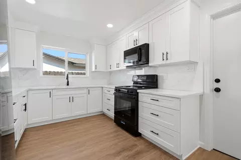 Kitchen - 109 Whittier Ct, Exeter, CA 93221 photo 2 of 5
