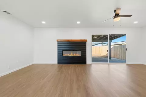 Living - 109 Whittier Ct, Exeter, CA 93221 photo 3 of 6