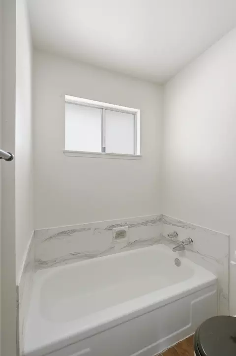 Bath - 1219 E Feemster Ave, Visalia, CA 93292 photo 2 of 4