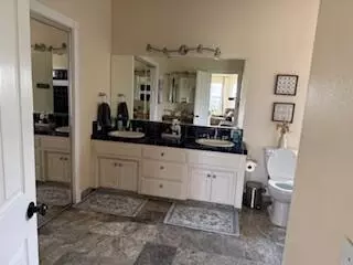 Bath - 32500 Rd 144, Visalia, CA 93292 photo 2 of 2