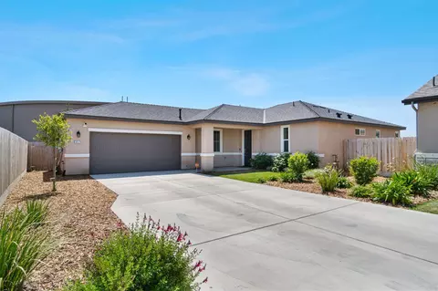 3373 Dorset St, Tulare, CA 93274