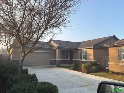 3237 N Kent St, Visalia, CA 93291
