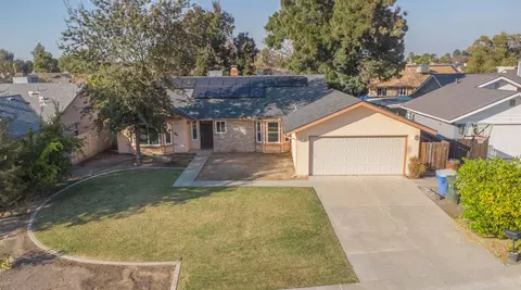 926 Birchwood Ct, Hanford, CA 93230
