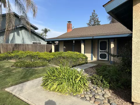 2934 S Giddings St, Visalia, CA 93277