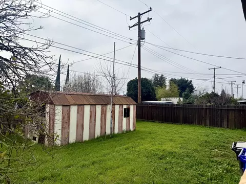 Exterior - 210 Sequoia Dr, Exeter, CA 93221 photo 3 of 4