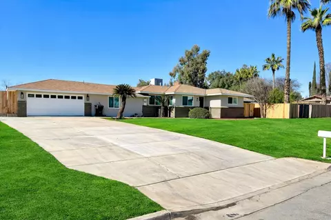 7900 Whirlaway St, Bakersfield, CA 93307