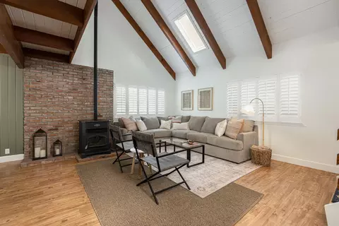 Living - 44762 Hammond Dr, Three Rivers, CA 93271 photo 2 of 7