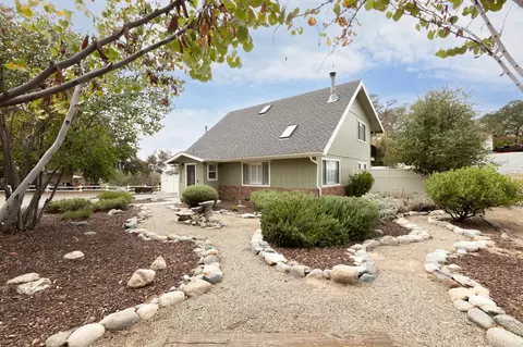 Exterior - 44762 Hammond Dr, Three Rivers, CA 93271 photo 4 of 16