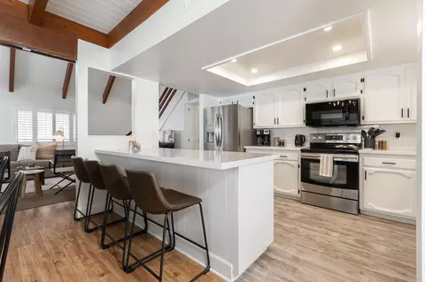 Kitchen - 44762 Hammond Dr, Three Rivers, CA 93271 photo 2 of 11