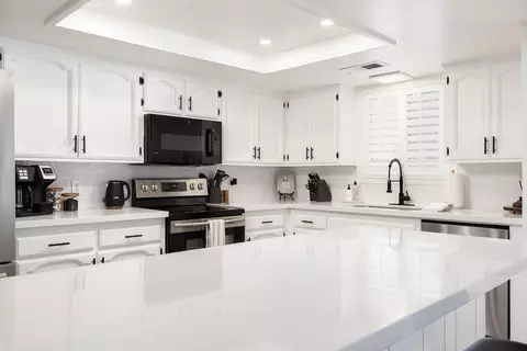Kitchen - 44762 Hammond Dr, Three Rivers, CA 93271 photo 4 of 11