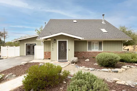 44762 Hammond Dr, Three Rivers, CA 93271