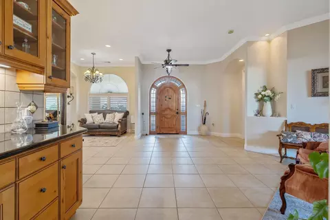 Entry Way - 729 St Thomas Ct, Exeter, CA 93221 photo 2 of 11