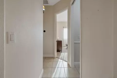 Entry Way - 729 St Thomas Ct, Exeter, CA 93221 photo 10 of 11