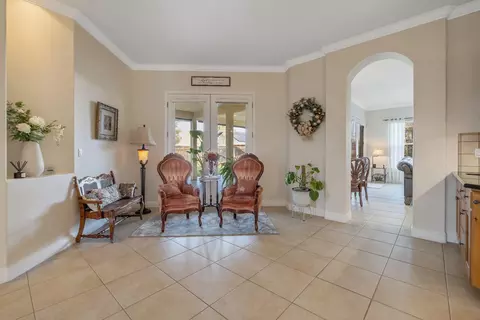 Entry Way - 729 St Thomas Ct, Exeter, CA 93221 photo 6 of 11