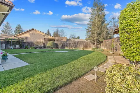 Exterior - 729 St Thomas Ct, Exeter, CA 93221 photo 9 of 19