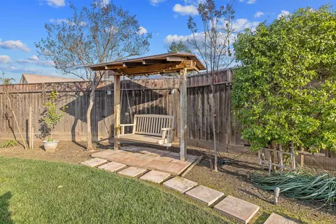 Exterior - 729 St Thomas Ct, Exeter, CA 93221 photo 10 of 19