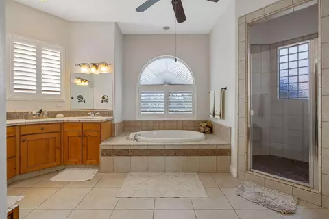 Bath - 729 St Thomas Ct, Exeter, CA 93221 photo 2 of 8