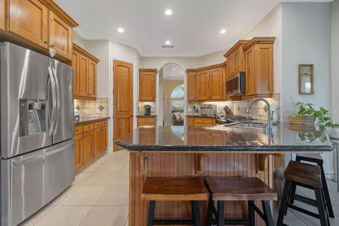 Kitchen - 729 St Thomas Ct, Exeter, CA 93221 photo 2 of 4