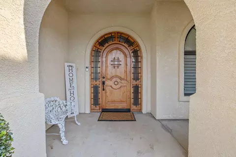 Entry Way - 729 St Thomas Ct, Exeter, CA 93221 photo 1 of 11