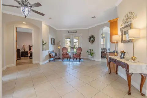 Entry Way - 729 St Thomas Ct, Exeter, CA 93221 photo 4 of 11
