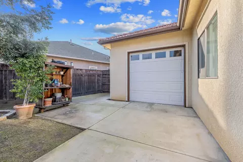 Exterior - 729 St Thomas Ct, Exeter, CA 93221 photo 18 of 19