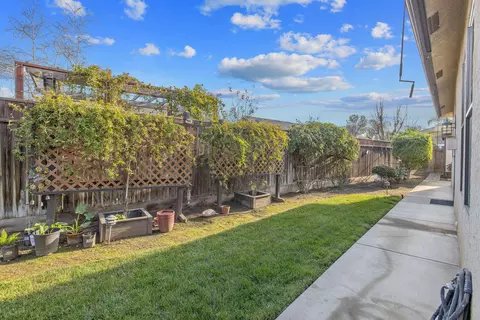 Exterior - 729 St Thomas Ct, Exeter, CA 93221 photo 15 of 19