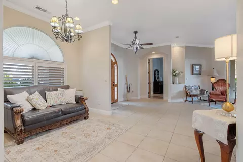 Entry Way - 729 St Thomas Ct, Exeter, CA 93221 photo 9 of 11