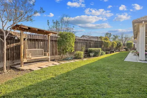 Exterior - 729 St Thomas Ct, Exeter, CA 93221 photo 13 of 19