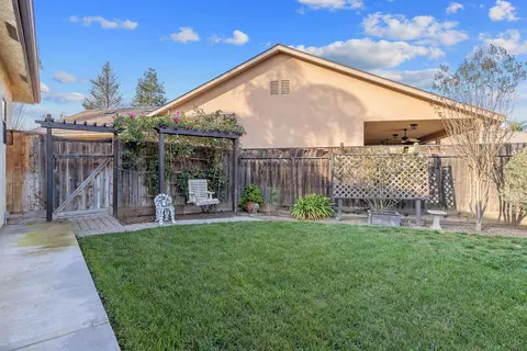 Exterior - 729 St Thomas Ct, Exeter, CA 93221 photo 6 of 19