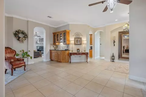 Entry Way - 729 St Thomas Ct, Exeter, CA 93221 photo 5 of 11