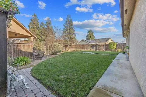 Exterior - 729 St Thomas Ct, Exeter, CA 93221 photo 7 of 19