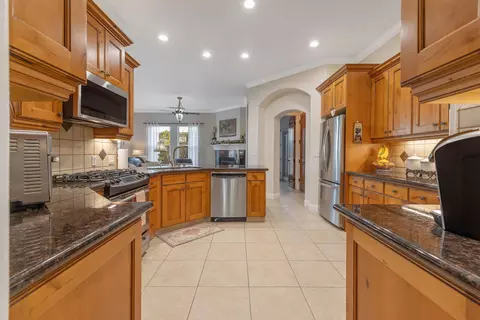 Kitchen - 729 St Thomas Ct, Exeter, CA 93221 photo 4 of 4