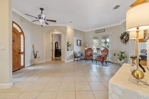 Entry Way - 729 St Thomas Ct, Exeter, CA 93221 photo 3 of 11