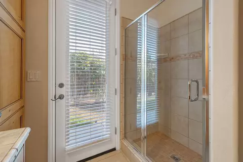 Bath - 729 St Thomas Ct, Exeter, CA 93221 photo 8 of 8