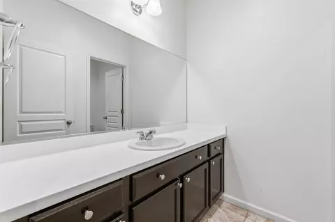 Bath - 3917 E Myrtle Ave, Visalia, CA 93292 photo 1 of 4