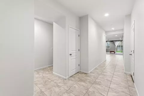 Entry Way - 3917 E Myrtle Ave, Visalia, CA 93292 photo 1 of 3