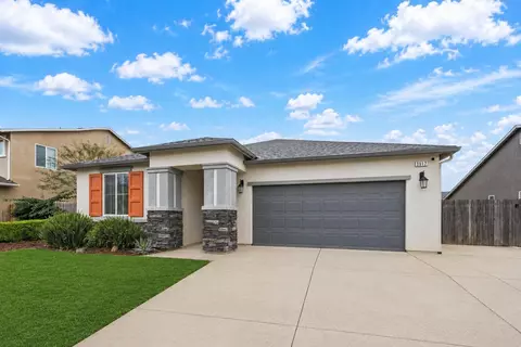 Exterior - 3917 E Myrtle Ave, Visalia, CA 93292 photo 5 of 6