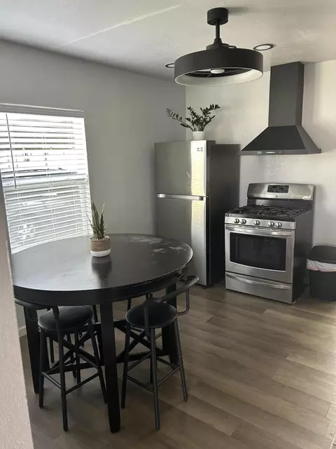 2703 E Goshen Ave, Visalia, CA 93292