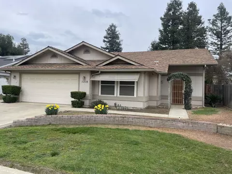 1218 S Parkwood St, Visalia, CA 93277