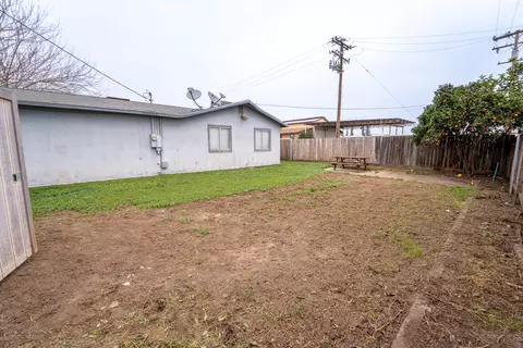 Exterior - 710 E Cedar St, Exeter, CA 93221 photo 2 of 4
