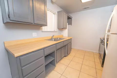 Kitchen - 710 E Cedar St, Exeter, CA 93221 photo 1 of 3