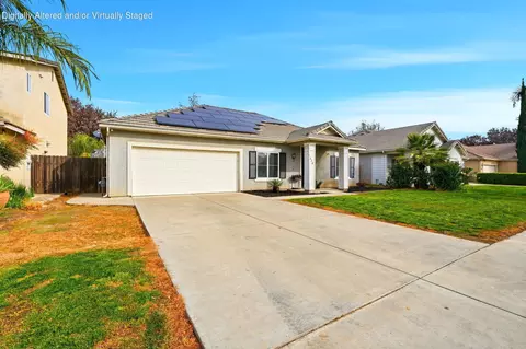 834 W James Ct W, Visalia, CA 93277