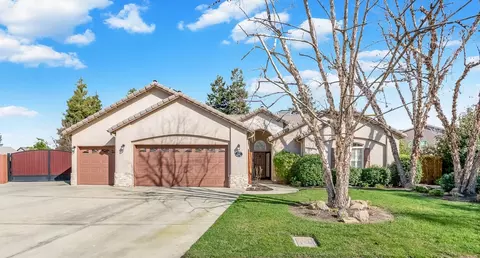 2502 W Babcock Ct, Visalia, CA 93291