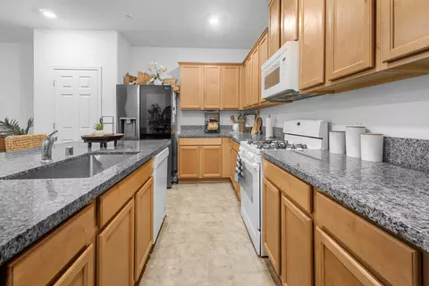 Kitchen - 3142 E Seeger Ave, Visalia, CA 93277 photo 2 of 2