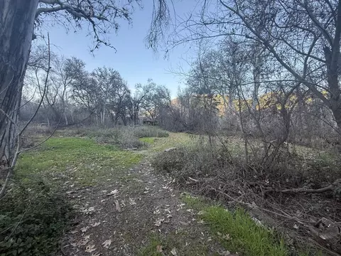 Exterior - 42764 N Fork Dr, Three Rivers, CA 93271 photo 2 of 7